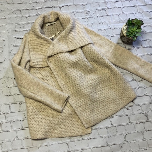 NWT! Beautiful Wool Blend Knit Cardigan - Picture 2 of 8